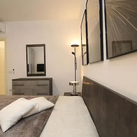 Best Of The Best, 2room Suite#6 At Ambra Apartments, Luxurious, Lift, Private Parking Lejlighed *
