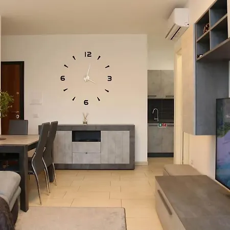 Best Of The Best, 2room Suite#6 At Ambra Apartments, Luxurious, Lift, Private Parking Appartement Olbia