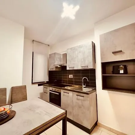 Best Of The Best, 2room Suite#6 At Ambra Apartments, Luxurious, Lift, Private Parking *